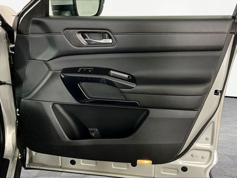 Used 2022 Nissan Pathfinder SV AWD/4WD image 28
