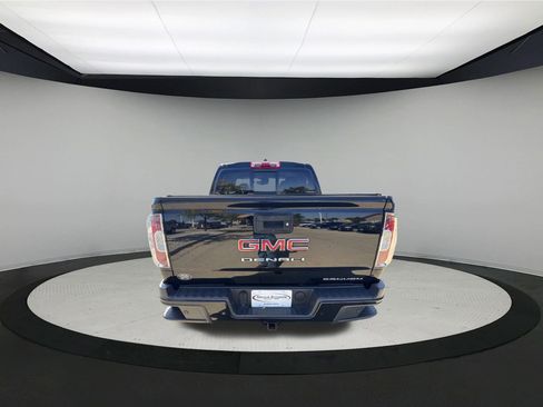 Used 2022 GMC Canyon Denali image 5