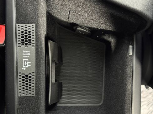 Used 2023 Porsche Taycan 4S w/ Technology Package image 34