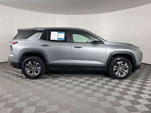Used 2025 Chevrolet Equinox LT FWD image 13