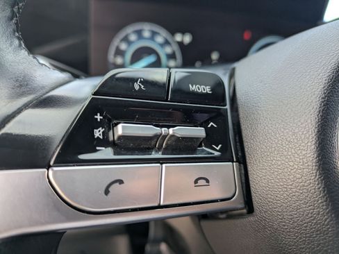 Used 2022 Hyundai Elantra Limited image 15