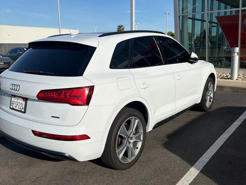 Used 2020 Audi Q5 Prestige w/ Prestige Package image 4