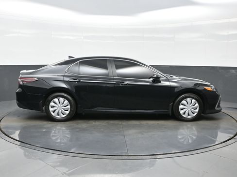 Used 2023 Toyota Camry LE image 7