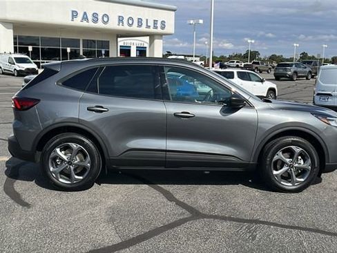 Used 2025 Ford Escape ST-Line AWD/4WD image 2