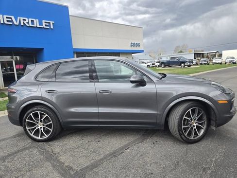 Used 2020 Porsche Cayenne AWD/4WD image 2