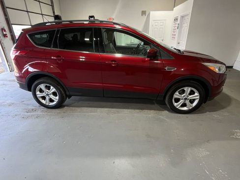 Used 2016 Ford Escape SE w/ SE Leather Comfort Package AWD/4WD image 2