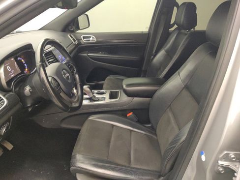 Used 2020 Jeep Grand Cherokee Altitude RWD image 17