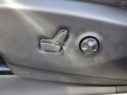 Certified 2024 Chrysler Pacifica Touring-L image 13