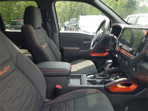 Used 2025 Nissan Frontier PRO-4X image 31