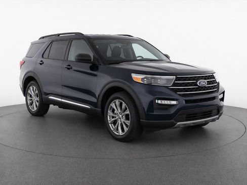 Used 2024 Ford Explorer XLT w/ Equipment Group 202A AWD/4WD image 2