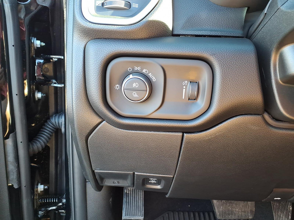 New 2027 RAM 3500 Big Horn AWD/4WD image 16