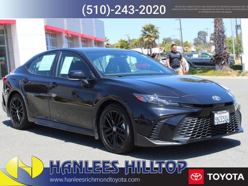 Used 2025 Toyota Camry SE FWD image 5