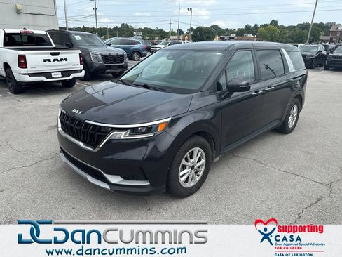 Used 2023 Kia Carnival LX FWD image 1