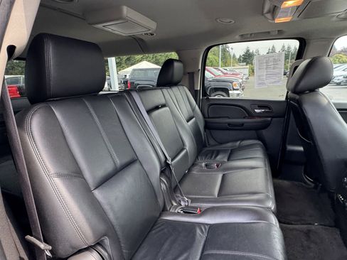 Used 2012 Chevrolet Suburban LT image 11