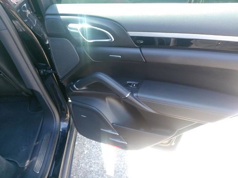 Used 2014 Porsche Cayenne Platinum Edition AWD/4WD image 32