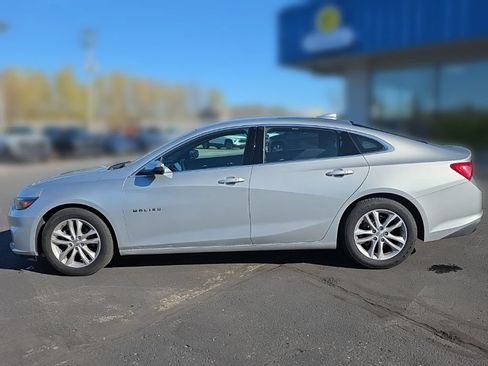Used 2017 Chevrolet Malibu LT FWD image 3
