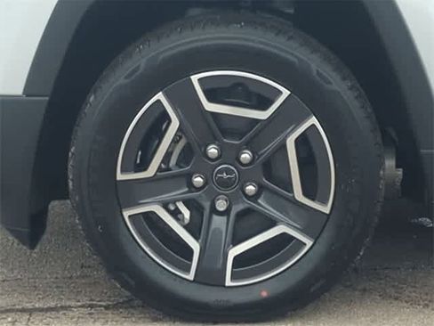 New 2026 Jeep Cherokee Laredo image 14