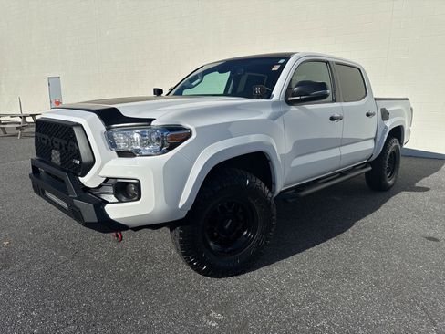 Used 2022 Toyota Tacoma SR5 image 3