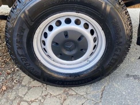 Used 2018 Mercedes-Benz Sprinter 2500 image 33