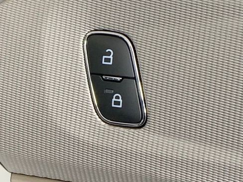 Used 2025 Ford Explorer Active w/ Active Comfort Package image 36