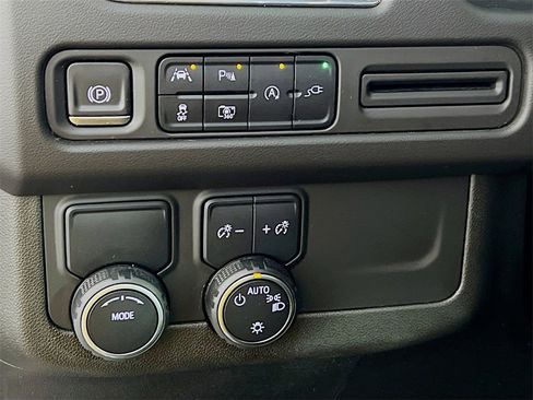 Used 2022 Chevrolet Suburban LT w/ LT Signature Plus Package image 10