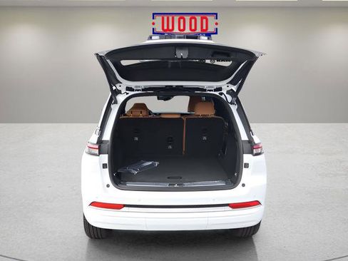 New 2026 Jeep Grand Cherokee Summit image 10