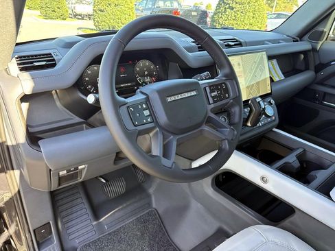 New 2026 Land Rover Defender 130 X-Dynamic SE image 20