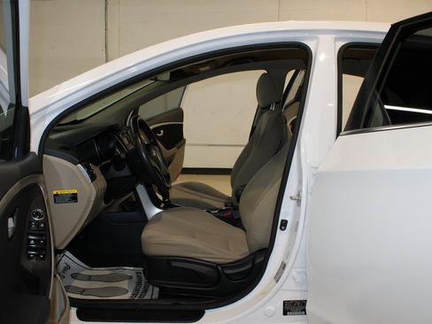 Used 2016 Hyundai Elantra GT image 13