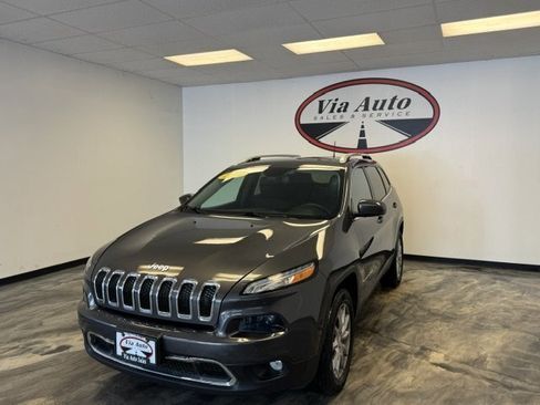 Used 2018 Jeep Cherokee Limited AWD/4WD image 6