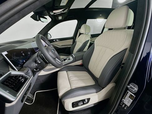 Used 2025 BMW X7 M60i w/ Climate Comfort Package image 16