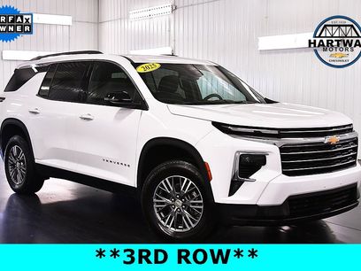 Used 2025 Chevrolet Traverse LT