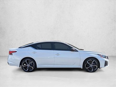 Used 2023 Nissan Altima 2.5 SR w/ SR Premium Package FWD image 4