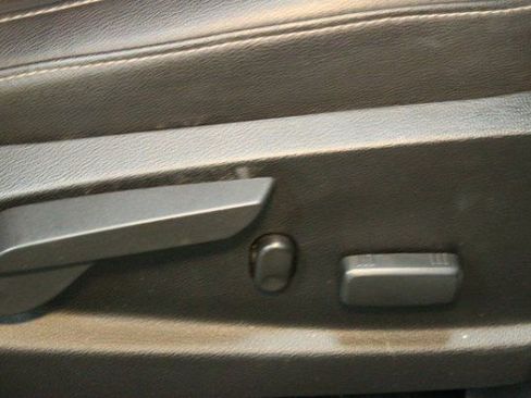 Used 2015 GMC Canyon SLT image 11