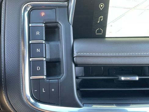 Used 2023 GMC Yukon XL SLT image 16