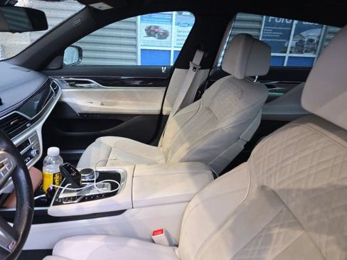 Used 2022 BMW 745e xDrive w/ M Sport Package AWD/4WD image 7