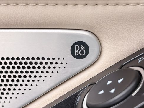 Used 2023 Ford Explorer Platinum w/ Technology Package image 10