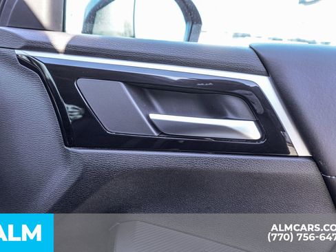 Used 2025 Mitsubishi Outlander SE image 52