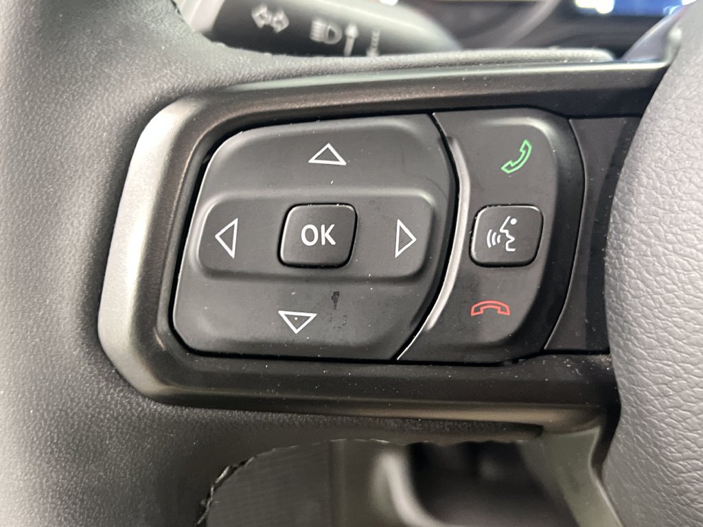 Used 2025 Jeep Gladiator Mojave w/ Convenience Group AWD/4WD image 40