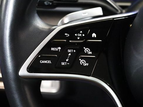 Used 2024 Mercedes-Benz GLE 450 4MATIC w/ AMG Line Exterior image 4