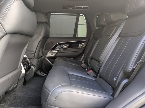 Used 2023 Land Rover Range Rover SE image 16
