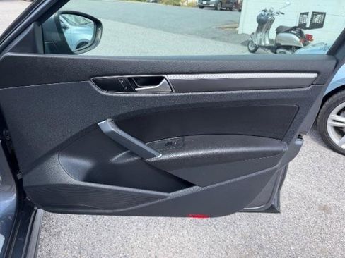 Used 2018 Volkswagen Passat 2.0T R-Line image 34