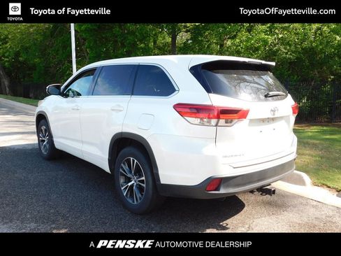 Used 2018 Toyota Highlander LE FWD image 3