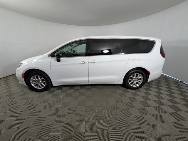 Used 2024 Chrysler Pacifica Touring-L FWD image 27