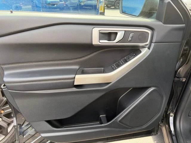 Used 2023 Ford Explorer XLT AWD/4WD image 29