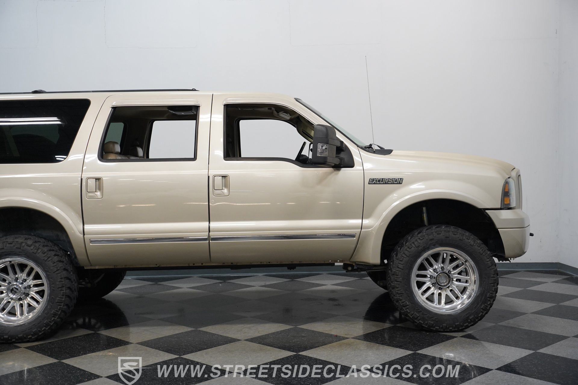 Used 2005 Ford Excursion Limited AWD/4WD image 29