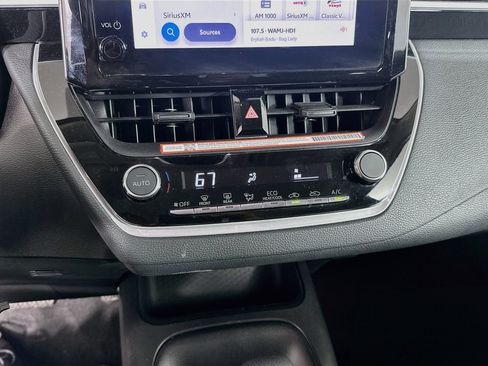 Used 2025 Toyota Corolla LE FWD image 22