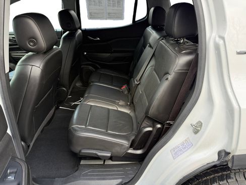 Used 2023 GMC Acadia SLT image 16