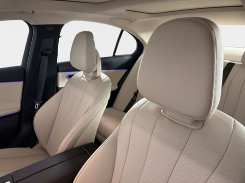 Used 2026 Mercedes-Benz E 350 4MATIC Sedan image 40