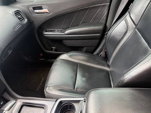 Used 2017 Dodge Charger R/T w/ Premium Group RWD image 29