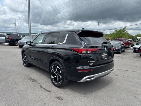 Used 2024 Mitsubishi Outlander SE AWD/4WD image 5